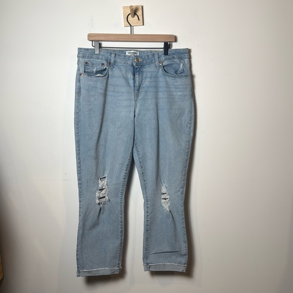 Denizen for Levi’s Women’s Mid-Rise Boyfriend Light Wash Distressed Jeans Sz 18 - Picture 1 of 13